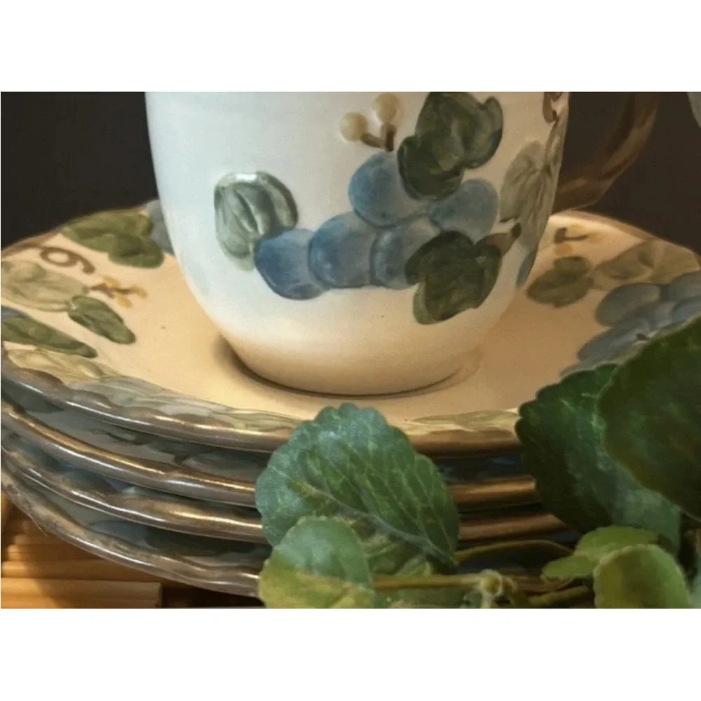 4 Vintage Poppytrail by Metlox SCULPTURED‎ GRAPES Coffee Cups & Saucers